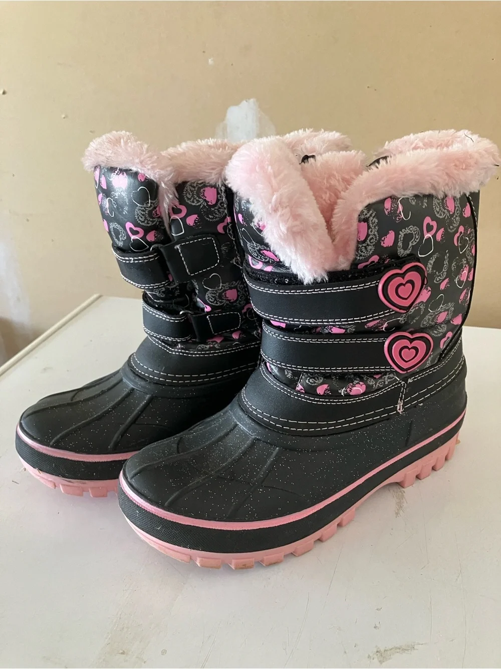Dream Pairs Girls Black and Pink Heart Snow Boots